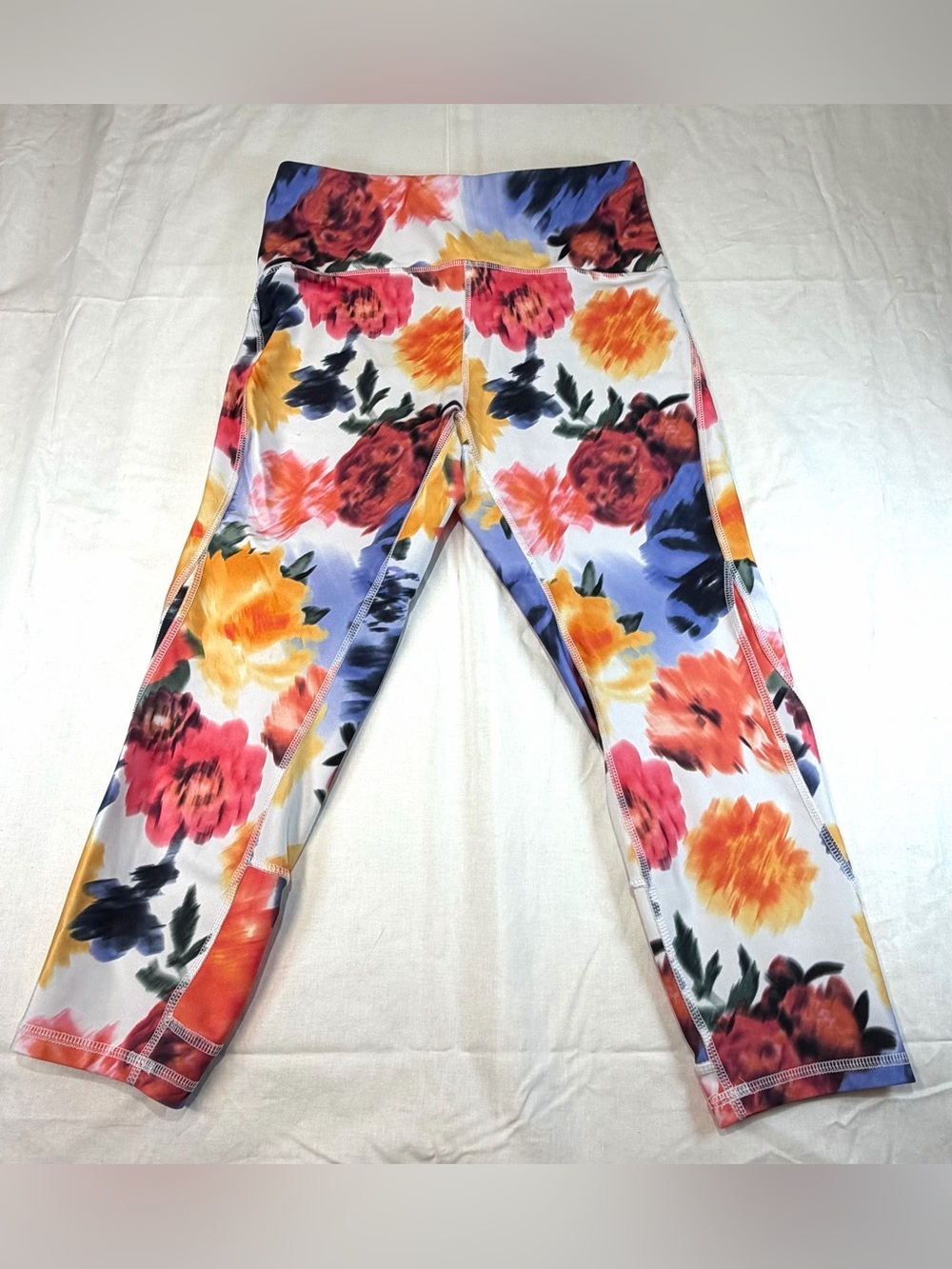 Marika Woman’s Leggings with Vibrant Floral Design